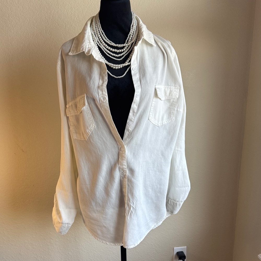 Elegant White Button-Down Shirt - Picture 2 of 2